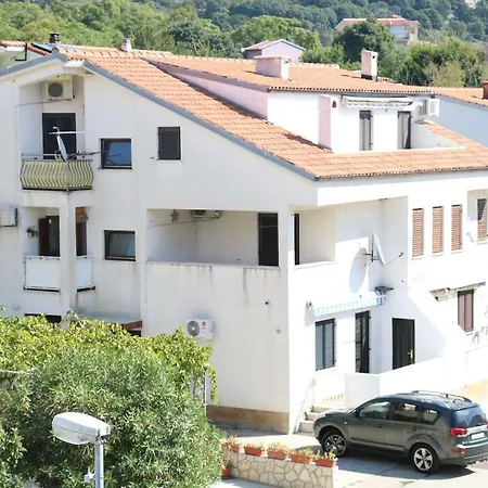 Corto Apartment *