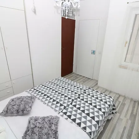 Corto Apartment *